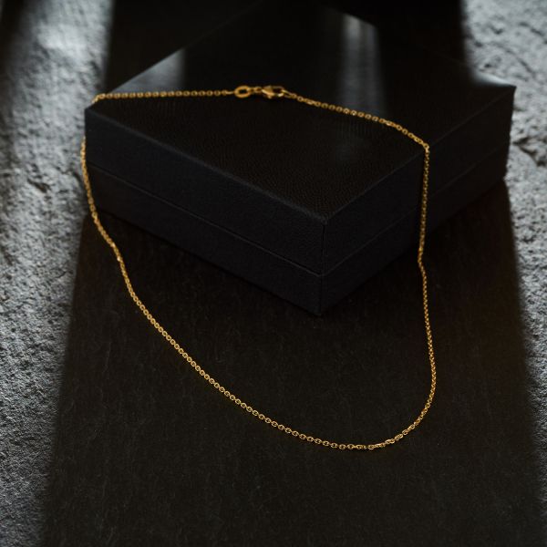 Goldkette als Ankerkette diamantiert in Gelbgold 750 / 18K, 40 cm lang, 1,3 mm breit, Gewicht ca. 3.1 g.