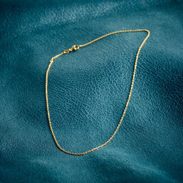 Goldkette als Ankerkette diamantiert in Gelbgold 750 / 18K, 40 cm lang, 1,3 mm breit, Gewicht ca. 3.1 g.