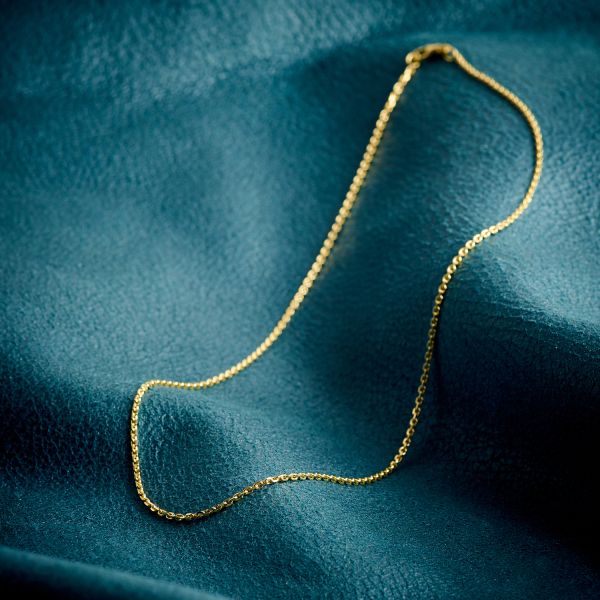 Goldkette als Ankerkette diamantiert in Gelbgold 750 / 18K, 40 cm lang, 1,7 mm breit, Gewicht ca. 4.7 g.