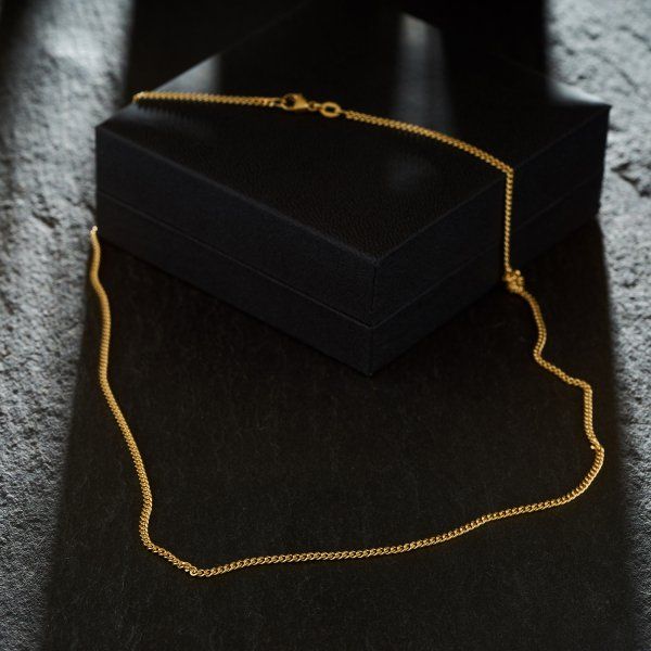 Goldkette als Panzerkette flach in Gelbgold 750 / 18K, 50 cm lang, 2,1 mm breit, Gewicht ca. 8.4 g.