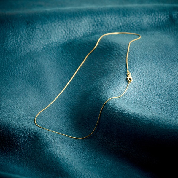 Goldkette als Schlangenkette in Gelbgold 750 / 18K, 80 cm lang, 0,8 mm breit, Gewicht ca. 5.5 g.