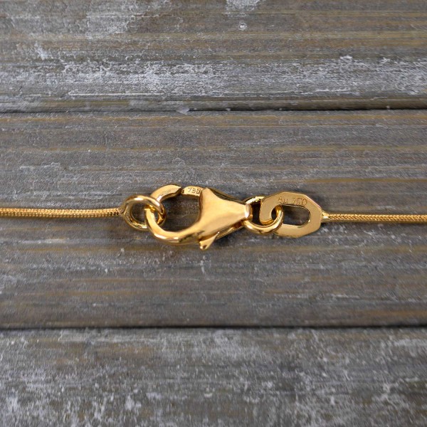 Goldkette als Schlangenkette in Gelbgold 750 / 18K, 55 cm lang, 0,8 mm breit, Gewicht ca. 3.8 g.