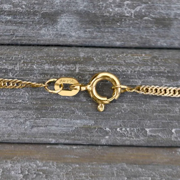 Goldkette als Singapurkette in Gelbgold 750 / 18 Karat, 38 cm lang, 1.8 mm breit, Gewicht ca. 2.5 g.