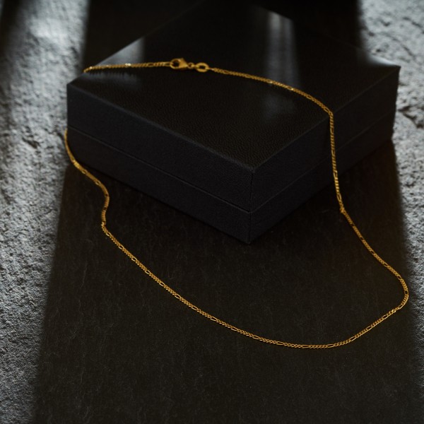 Goldkette als Figarokette diamantiert in Gelbgold 750 / 18K, 70 cm lang, 1,5 mm breit, Gewicht ca. 4.7 g.