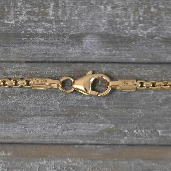 Goldkette als Venezianerkette rund geschlagen in Gelbgold 750 / 18K, 38 cm lang, 2 mm breit, Gewicht ca. 10.5 g.