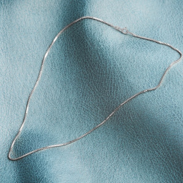 Goldkette als Venezianerkette in Weißgold 375 / 9K, 65 cm lang, 1,2 mm breit, Gewicht ca. 5.8 g.