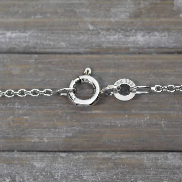 Goldkette als Ankerkette rund Weißgold 333 / 8K, 38 cm lang, 1,5 mm breit, Gewicht ca. 2.4 g.