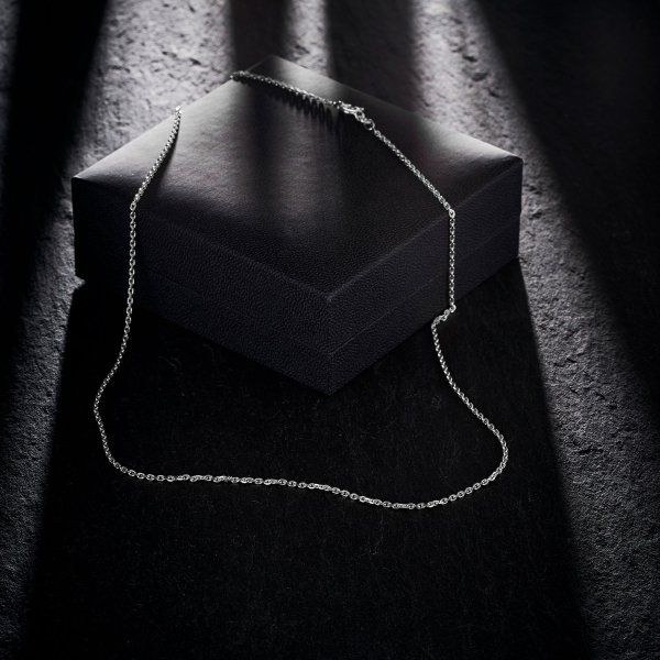 Goldkette als Ankerkette diamantiert in Weißgold 585 / 14K, 42 cm lang, 1,7 mm breit, Gewicht ca. 4.5 g.