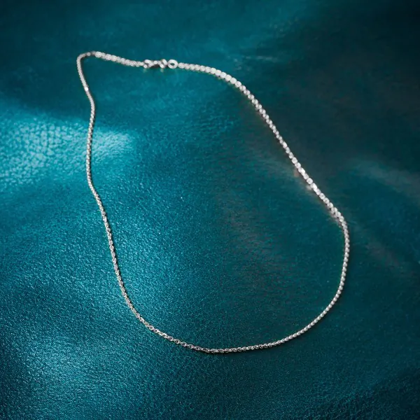 Goldkette als Ankerkette diamantiert in Weißgold 585 / 14K, 36 cm lang, 1,7 mm breit, Gewicht ca. 3.9 g.