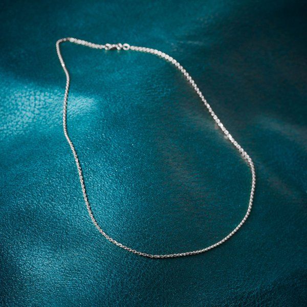 Goldkette als Ankerkette diamantiert in Weißgold 585 / 14K, 42 cm lang, 1,7 mm breit, Gewicht ca. 4.5 g.