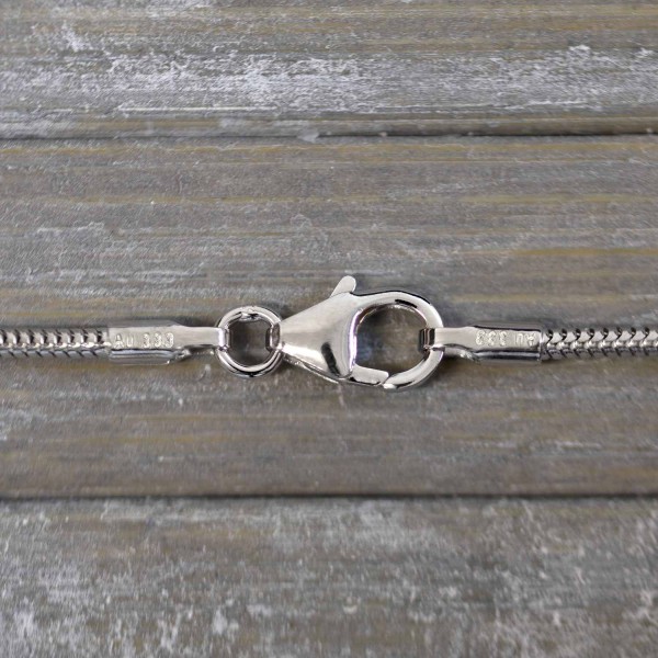 Goldkette als Schlangenkette in Weißgold 333 / 8K, 40 cm lang, 1,4 mm breit, Gewicht ca. 4.6 g.