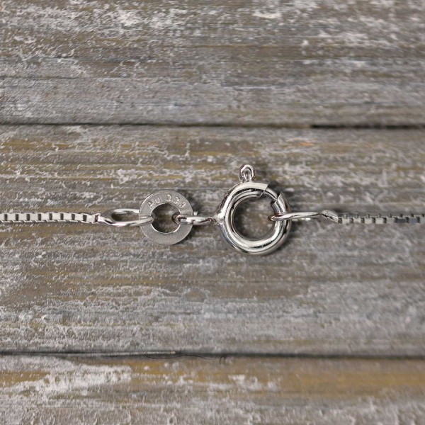 Goldkette als Venezianerkette in Weißgold 333 / 8K, 42 cm lang, 0,7 mm breit, Gewicht ca. 1.5 g.