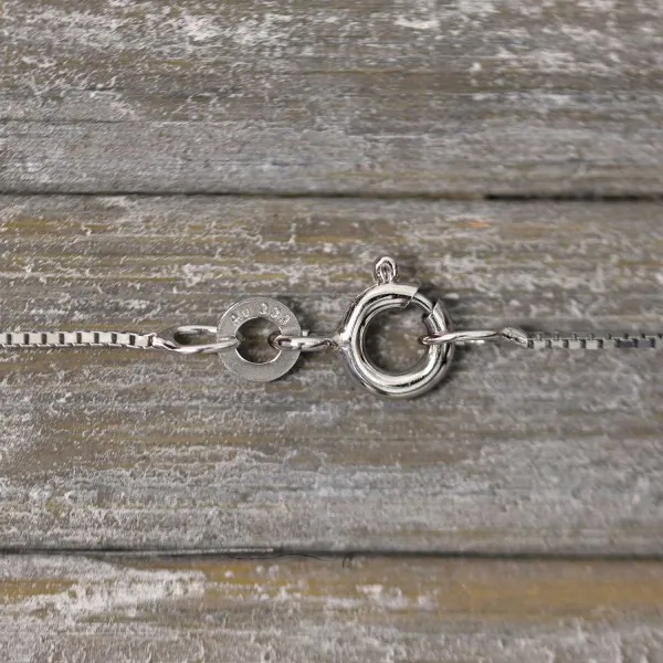 Goldkette als Venezianerkette in Weißgold 333 / 8K, 42 cm lang, 0,7 mm breit, Gewicht ca. 1.5 g.