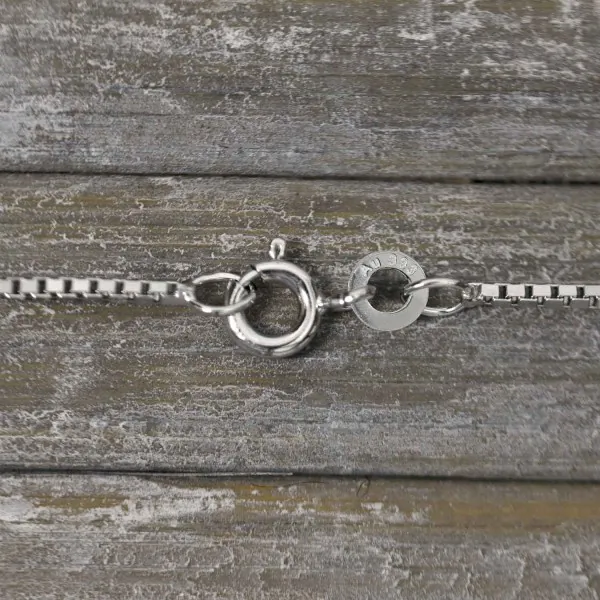 Goldkette als Venezianerkette in Weißgold 333 / 8K, 45 cm lang, 1,2 mm breit, Gewicht ca. 4.1 g.
