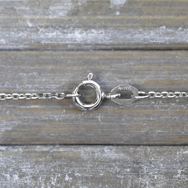 Goldkette als Ankerkette diamantiert in Weißgold 375 / 9K, 45 cm lang, 1,3 mm breit, Gewicht ca. 2.7 g.