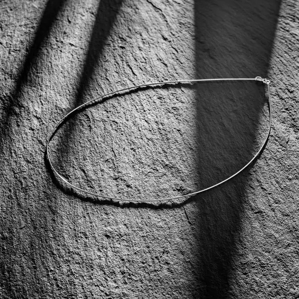 Goldkette als Tondakette in Weißgold 375 / 9K, 40 cm lang, 0,8 mm breit, Gewicht ca. 2.6 g.