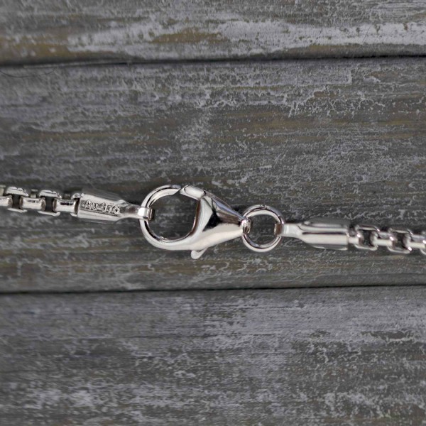 Goldkette als Venezianerkette rund geschlagen in Weißgold 375 / 9K, 36 cm lang, 2 mm breit, Gewicht ca. 7.7 g.