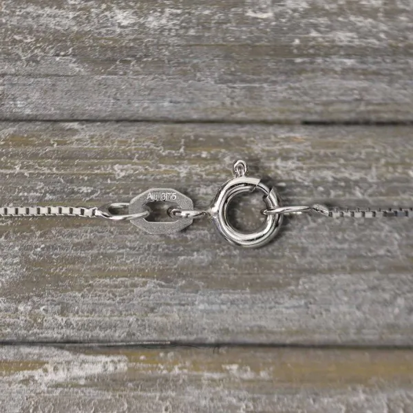 Goldkette als Venezianerkette in Weißgold 375 / 9K, 60 cm lang, 0,7 mm breit, Gewicht ca. 2 g.