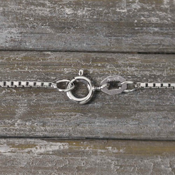 Goldkette als Venezianerkette in Weißgold 375 / 9K, 36 cm lang, 1,2 mm breit, Gewicht ca. 3.4 g.