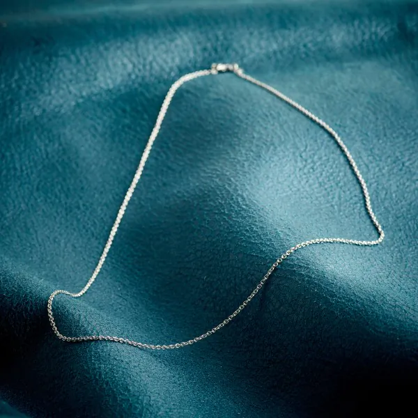 Goldkette als Ankerkette rund in Weißgold 375 / 9K, 45 cm lang, 1,5 mm breit, Gewicht ca. 3 g.