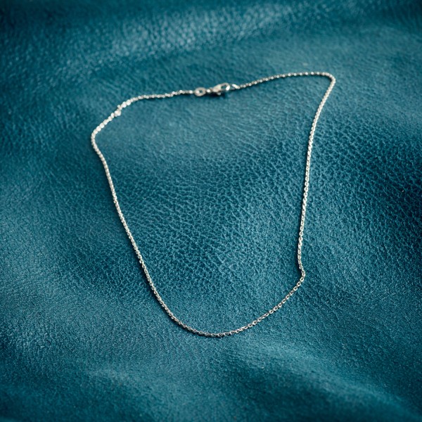 Goldkette als Ankerkette diamantiert in Weißgold 750 / 18K, 45 cm lang, 1,3 mm breit, Gewicht ca. 3.4 g.