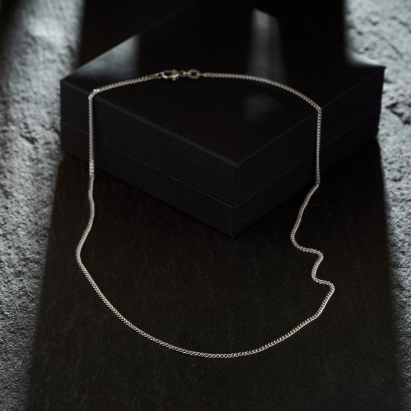 Goldkette als Panzerkette flach in Weißgold 585 / 14K, 70 cm lang, 1,7 mm breit, Gewicht ca. 8.4 g.