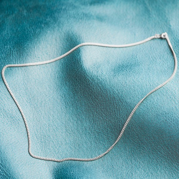 Goldkette als Panzerkette flach in Weißgold 750 / 18K, 80 cm lang, 2,4 mm breit, Gewicht ca. 19.8 g.