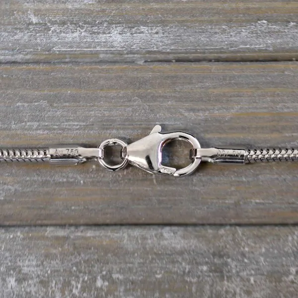 Goldkette als Schlangenkette in Weißgold 750 / 18K, 42 cm lang, 1,4 mm breit, Gewicht ca. 6.1 g.