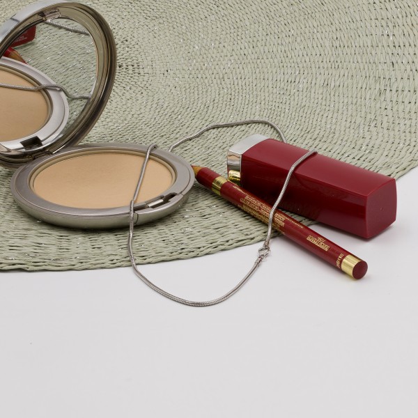 Goldkette als Schlangenkette in Weißgold 585 / 14K, 85 cm lang, 1,6 mm breit, Gewicht ca. 11.3 g.