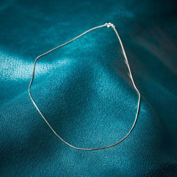 Goldkette als Schlangenkette diamantiert Weißgold 585 / 14K, 55 cm lang, 0,9 mm breit, Gewicht ca. 5.3 g.