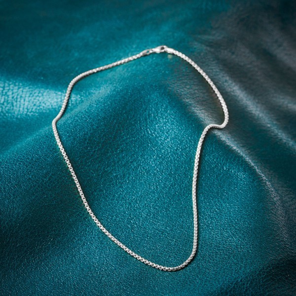 Goldkette als Venezianerkette rund geschlagen in Weißgold 375 / 9K, 60 cm lang, 2 mm breit, Gewicht ca. 12.8 g.