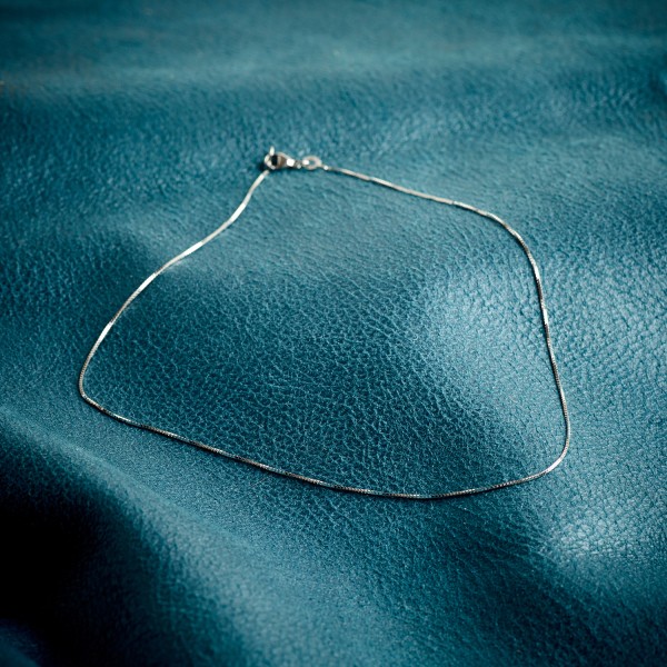 Goldkette als Venezianerkette in Weißgold 375 / 9K, 50 cm lang, 0,7 mm breit, Gewicht ca. 1.9 g.