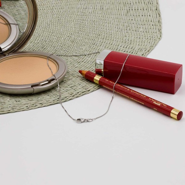 Goldkette als Venezianerkette in Weißgold 375 / 9K, 38 cm lang, 0,7 mm breit, Gewicht ca. 1.4 g.