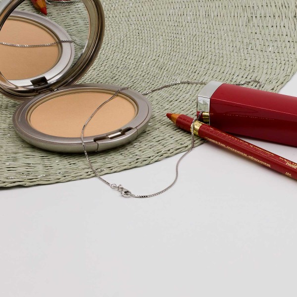 Goldkette als Venezianerkette in Weißgold 750 / 18K, 80 cm lang, 0,9 mm breit, Gewicht ca. 6.9 g.