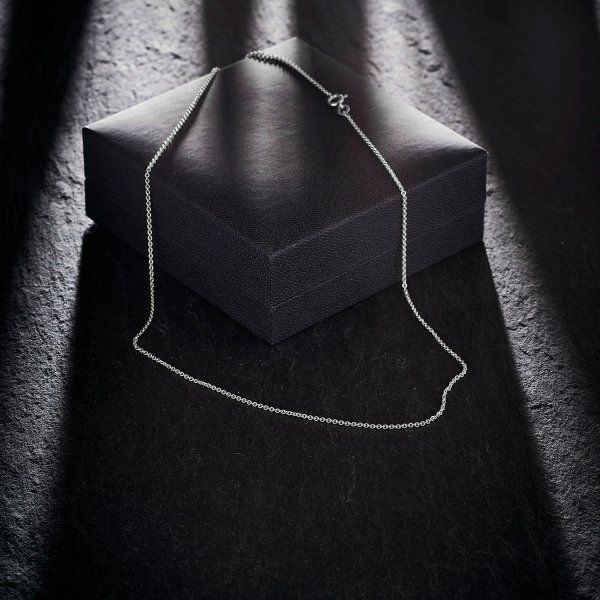 Goldkette als Ankerkette rund Weißgold 585 / 14K, 38 cm lang, 1,3 mm breit, Gewicht ca. 2.4 g.