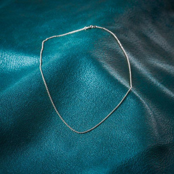 Goldkette als Ankerkette rund Weißgold 585 / 14K, 38 cm lang, 1,3 mm breit, Gewicht ca. 2.4 g.