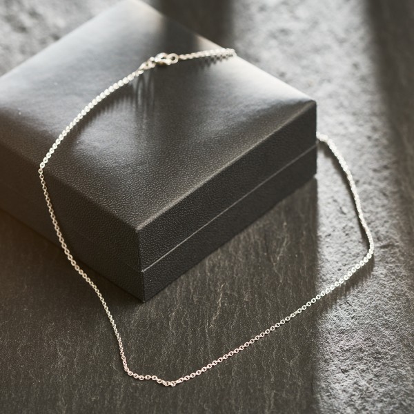 Goldkette als Ankerkette rund Weißgold 585 / 14K, 42 cm lang, 1,5 mm breit, Gewicht ca. 2.9 g.