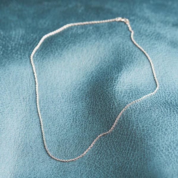 Goldkette als Ankerkette rund in Weißgold 585 / 14K, 100 cm lang, 1,5 mm breit, Gewicht ca. 7.1 g.