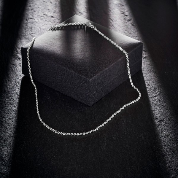 Goldkette als Ankerkette rund in Weißgold 585 / 14K, 60 cm lang, 2,4 mm breit, Gewicht ca. 11 g.