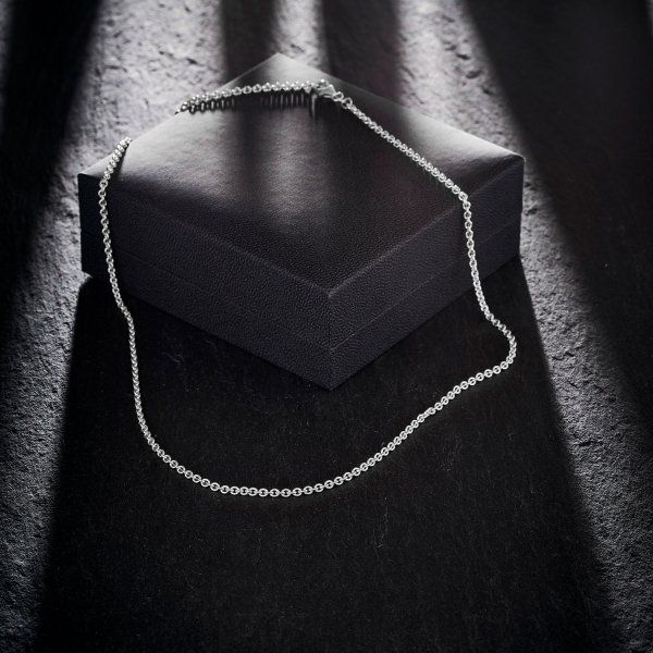 Goldkette als Ankerkette rund Weißgold 585 / 14K, 50 cm lang, 2,4 mm breit, Gewicht ca. 9.3 g.