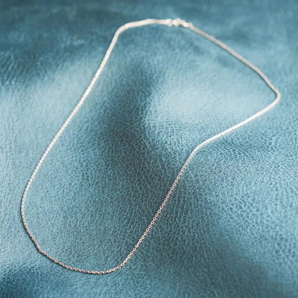 Goldkette als Ankerkette diamantiert in Weißgold 585 / 14K, 70 cm lang, 1,3 mm breit, Gewicht ca. 4.4 g.