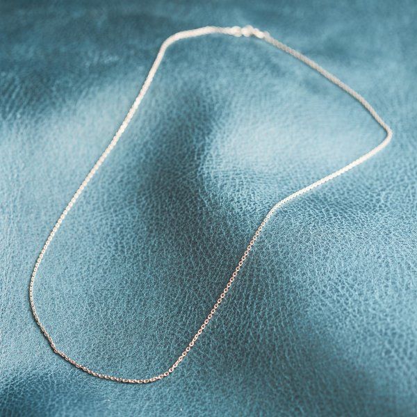 Goldkette als Ankerkette diamantiert in Weißgold 585 / 14K, 50 cm lang, 1,3 mm breit, Gewicht ca. 3.2 g.