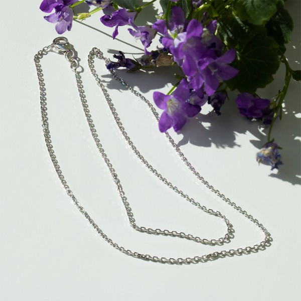 Goldkette als Ankerkette diamantiert in Weißgold 585 / 14K, 45 cm lang, 1,3 mm breit, Gewicht ca. 3.1 g.