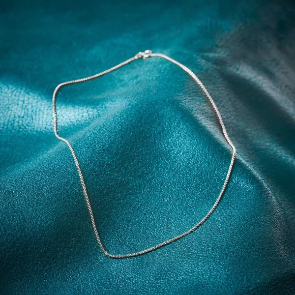 Goldkette als Erbskette in Weißgold 585 / 14K, 38 cm lang, 1,5 mm breit, Gewicht ca. 3.6 g.