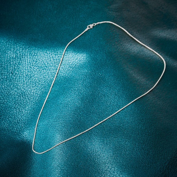 Goldkette als Zopfkette in Weißgold 585 / 14K, 50 cm lang, 1,3 mm breit, Gewicht ca. 3.5 g.