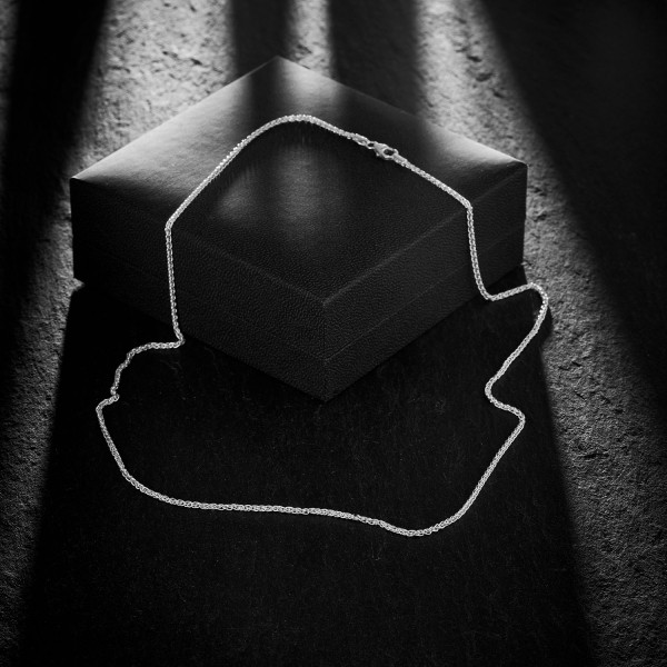 Goldkette als Zopfkette in Weißgold 750 / 18K, 70 cm lang, 2,1 mm breit, Gewicht ca. 14 g.