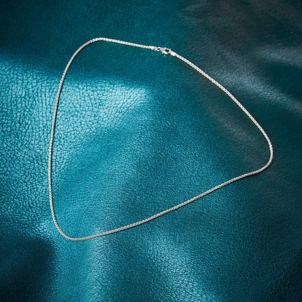 Goldkette als Zopfkette in Weißgold 750 / 18K, 40 cm lang, 2,1 mm breit, Gewicht ca. 8 g.