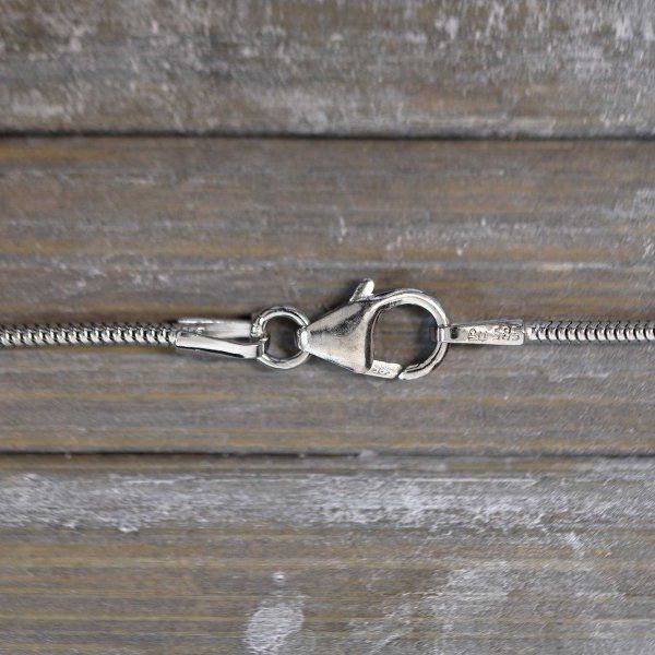 Goldkette als Schlangenkette in Weißgold 585 / 14K, 38 cm lang, 1,2 mm breit, Gewicht ca. 3.9 g.