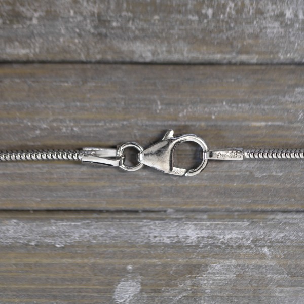 Goldkette als Schlangenkette in Weißgold 585 / 14K, 85 cm lang, 1,2 mm breit, Gewicht ca. 8.3 g.