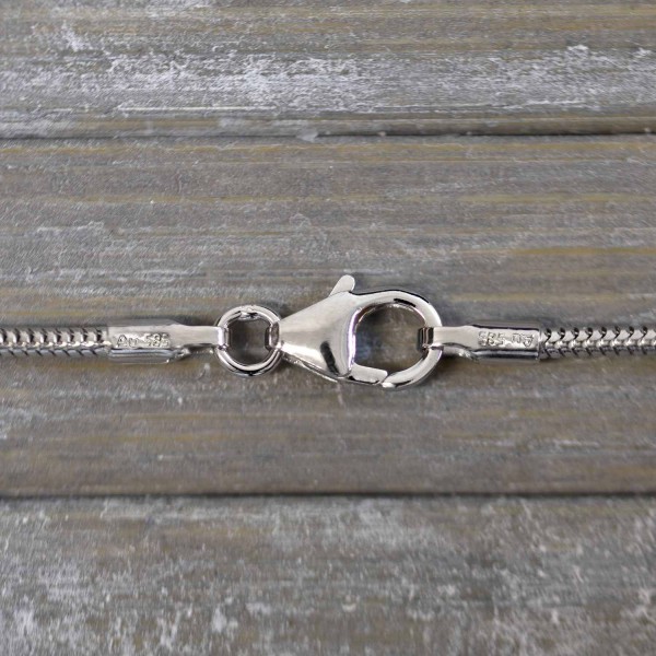 Goldkette als Schlangenkette in Weißgold 585 / 14K, 42 cm lang, 1,4 mm breit, Gewicht ca. 5.1 g.